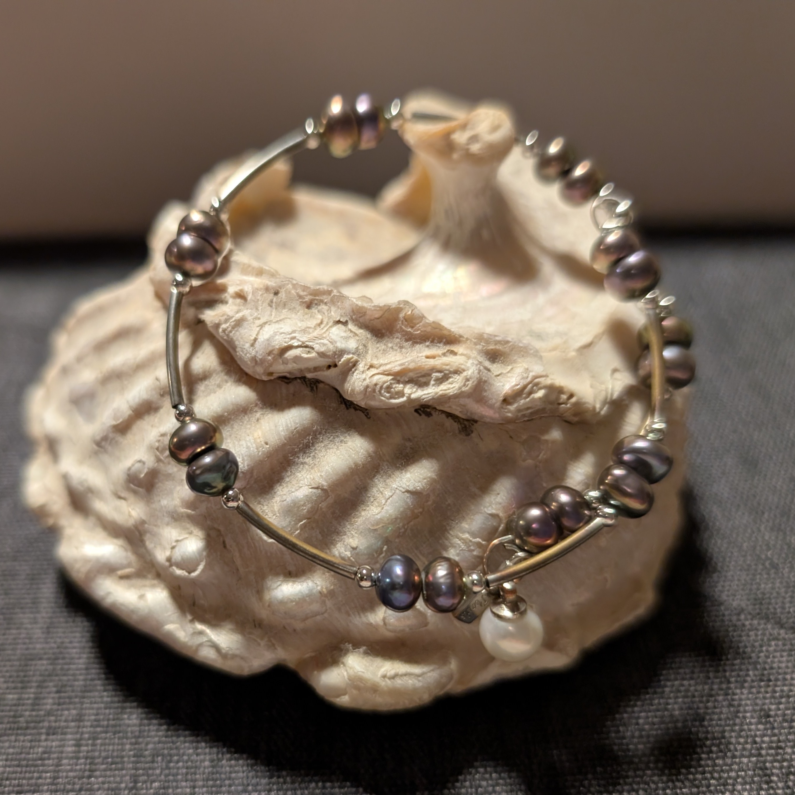 Vantel Pearls Elegant Silvertone Pearl-Like Bracelet With Real White Pearl Euc 18$